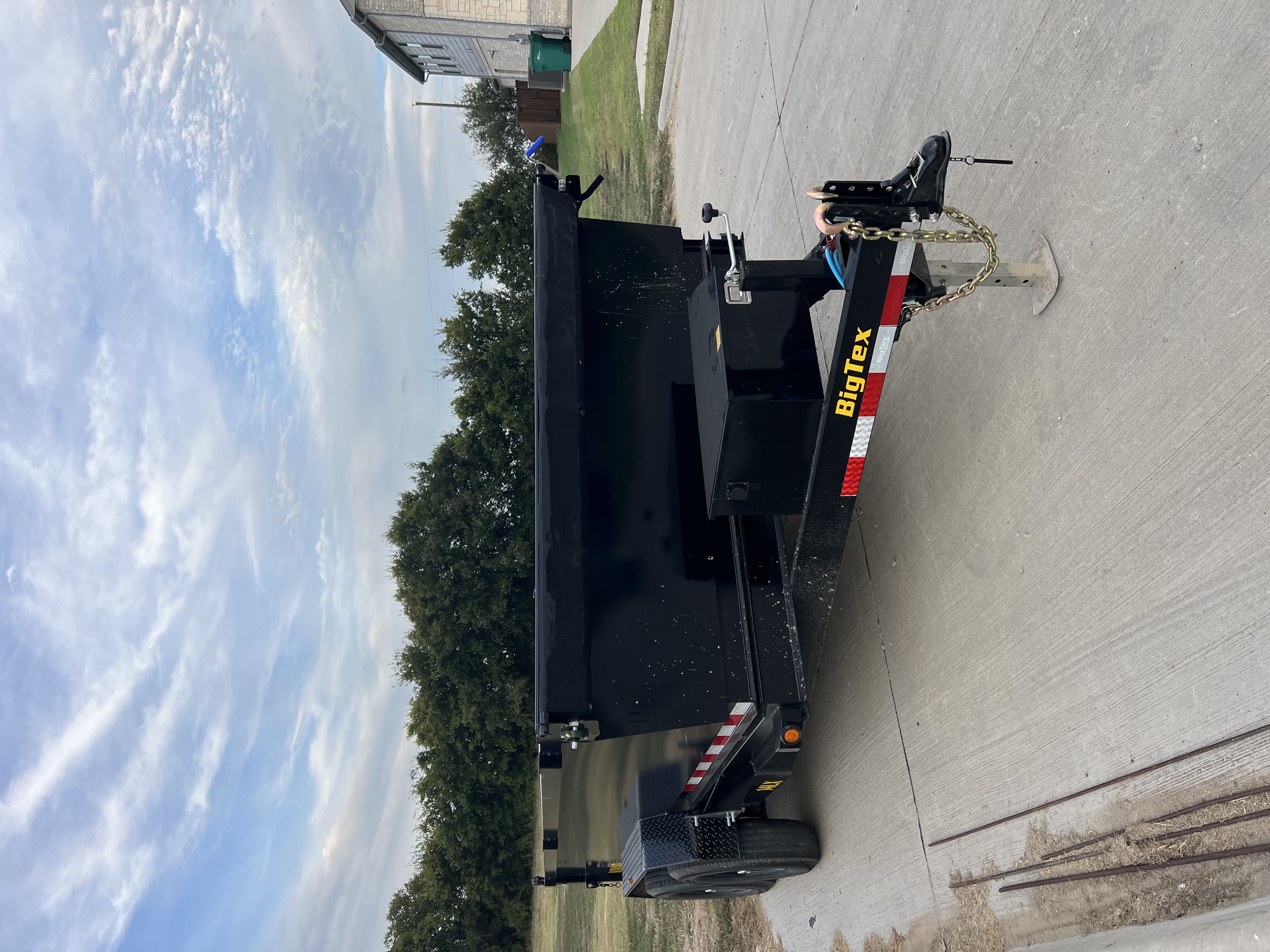 Heavy-duty dump trailer rental Ellis County Texas for construction debris landscaping and hauling jobs